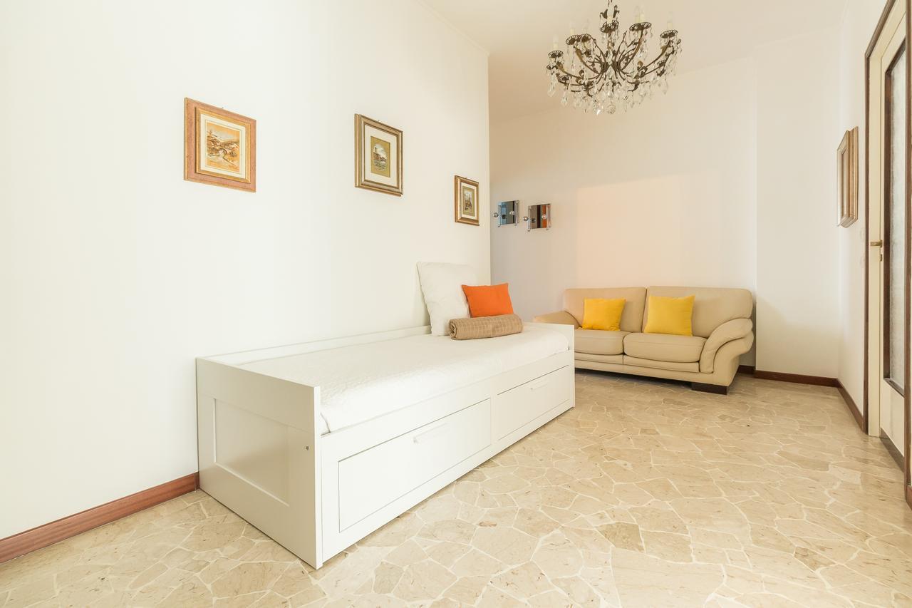 Alessia'S Flat- Sondrio M3 Appartement Milaan Buitenkant foto