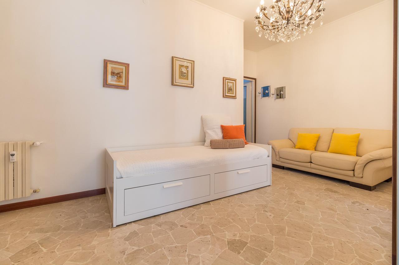 Alessia'S Flat- Sondrio M3 Appartement Milaan Buitenkant foto