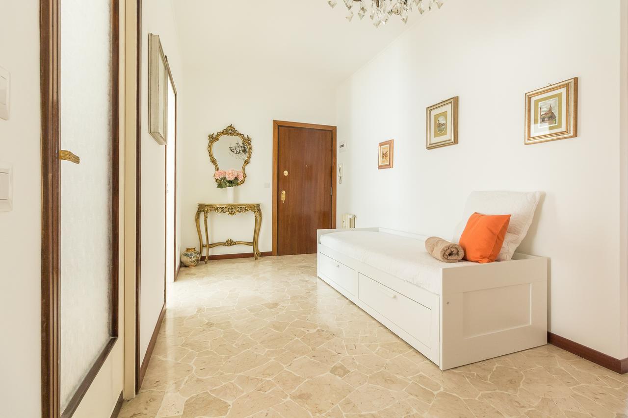 Alessia'S Flat- Sondrio M3 Appartement Milaan Buitenkant foto