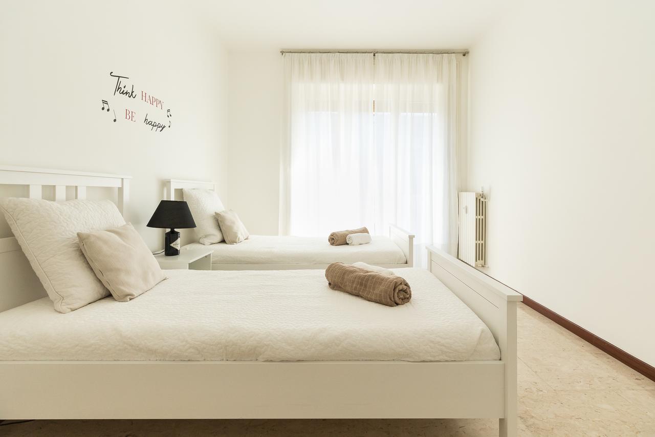 Alessia'S Flat- Sondrio M3 Appartement Milaan Buitenkant foto